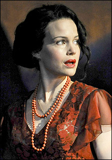 225px x 320px - STAGE TO SCREENS: Carla Gugino, David Hyde Pierce, and \